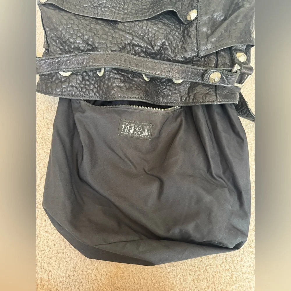 Tylie Malibu black pebbled leather shoulder hobo bag - Picture 16 of 16
